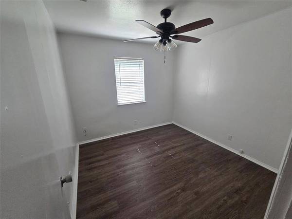 1806 Friar Tuck Drive, Arlington, TX 76013