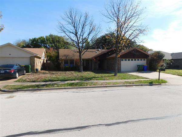 8232 Meadowbrook Drive, Watauga, TX 76148