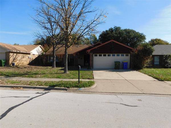 8232 Meadowbrook Drive, Watauga, TX 76148