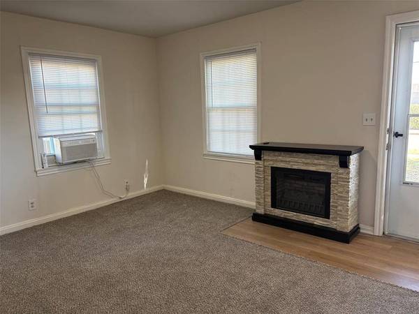 421 Seaman Street, Fort Worth, TX 76111