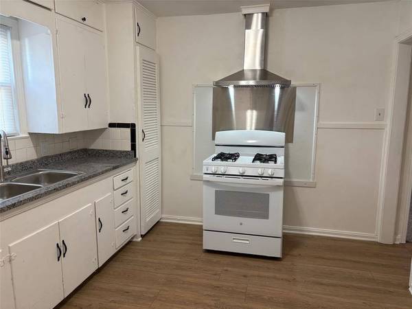 421 Seaman Street, Fort Worth, TX 76111