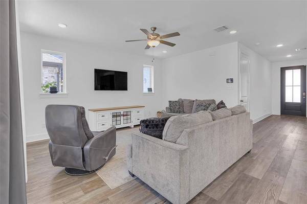 1220 Lady Mantle Way, Aubrey, TX 76227