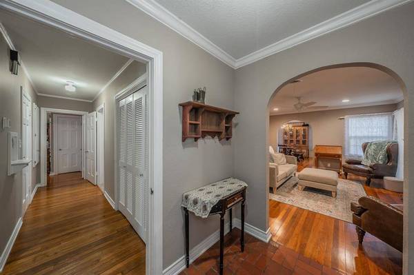 202 S Tower Street, Weatherford, TX 76086