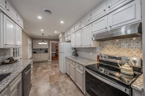 202 S Tower Street, Weatherford, TX 76086