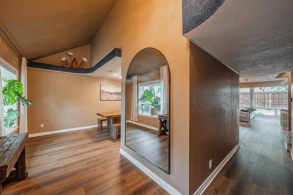 1227 Farnham Court E, Irving, TX 75062