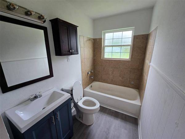 5010 Sunshine Drive, Fort Worth, TX 76105