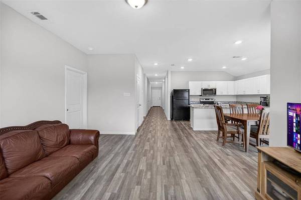 901 E 3rd Street, Springtown, TX 76082