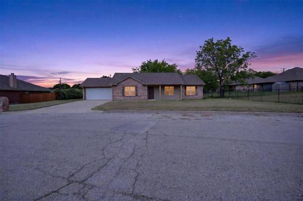 505 E 5th Street, Springtown, TX 76082