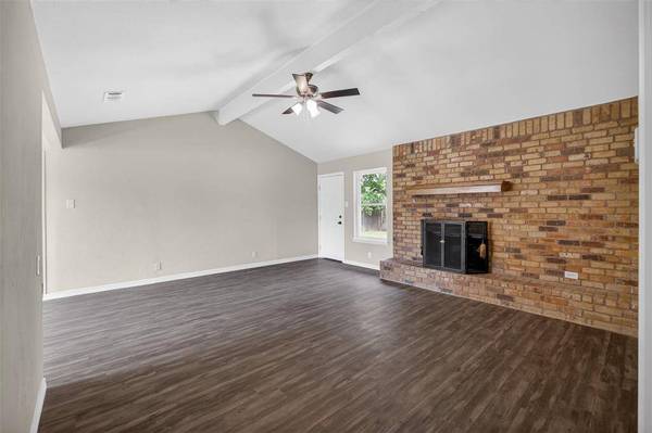 7528 Meadowlark Lane N, Watauga, TX 76148