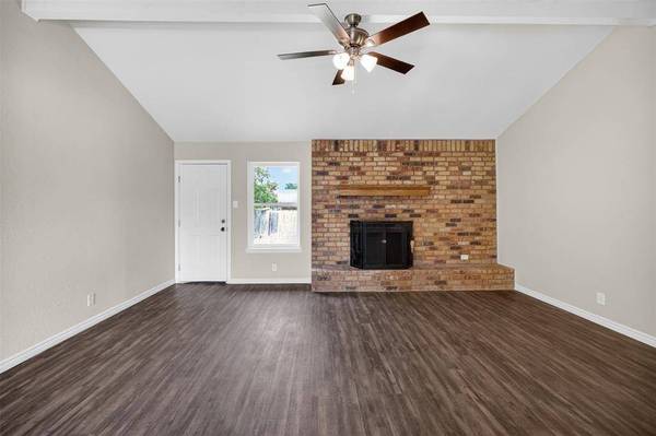 7528 Meadowlark Lane N, Watauga, TX 76148