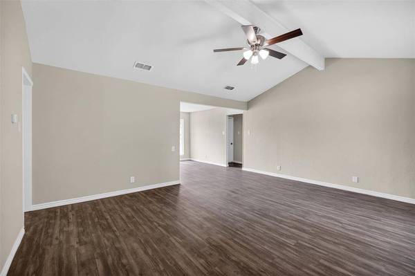 7528 Meadowlark Lane N, Watauga, TX 76148