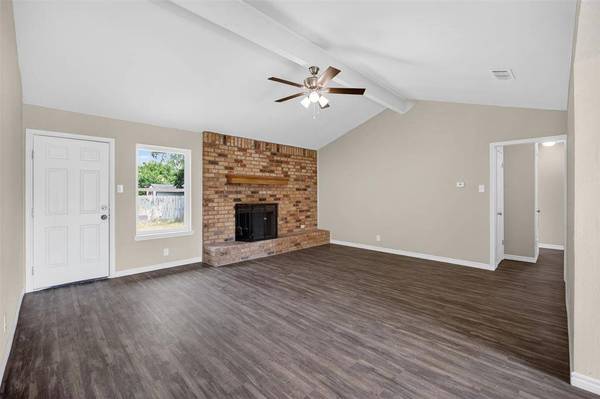 7528 Meadowlark Lane N, Watauga, TX 76148