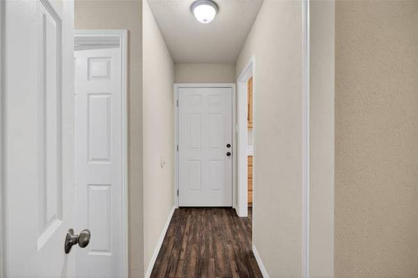 7528 Meadowlark Lane N, Watauga, TX 76148