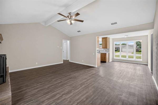 7528 Meadowlark Lane N, Watauga, TX 76148