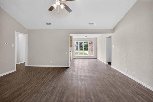7528 Meadowlark Lane N, Watauga, TX 76148