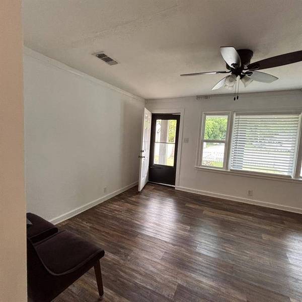 1104 Locust Street, Gainesville, TX 76240
