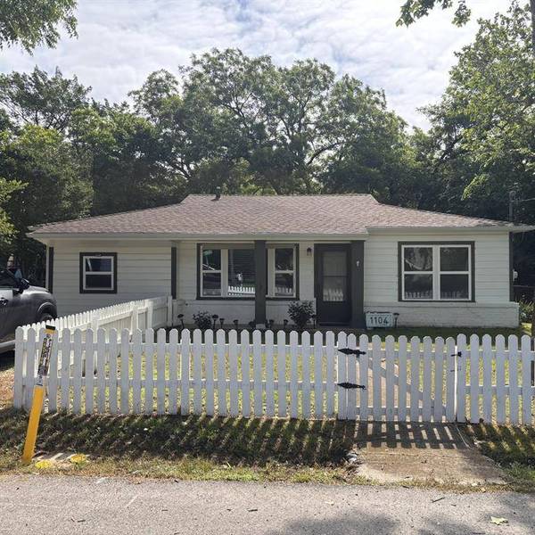1104 Locust Street, Gainesville, TX 76240