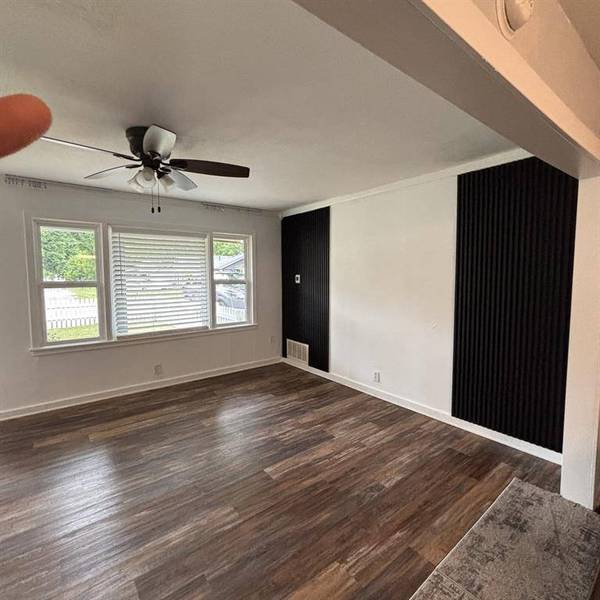 1104 Locust Street, Gainesville, TX 76240