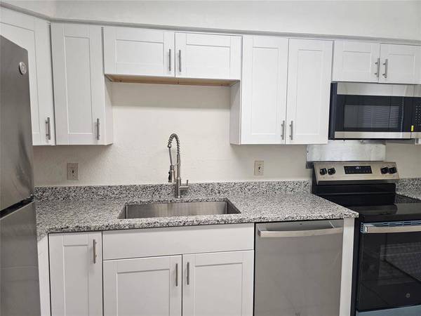 200 E Denton Drive, Euless, TX 76039