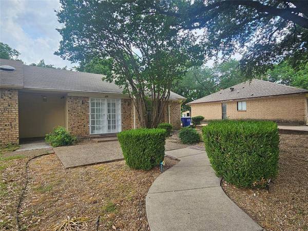 200 E Denton Drive, Euless, TX 76039