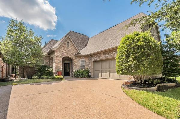 210 La Fontaine Lane