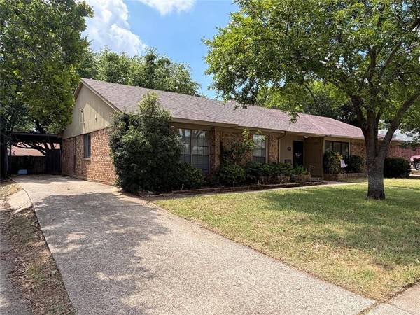 2907 Hilltop Drive, Euless, TX 76039