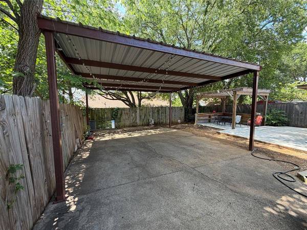 2907 Hilltop Drive, Euless, TX 76039