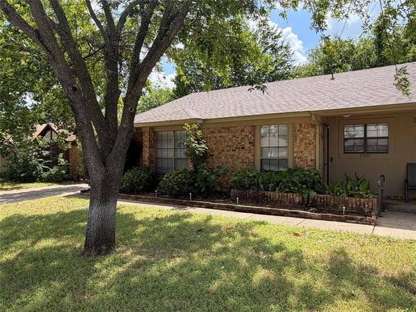 2907 Hilltop Drive, Euless, TX 76039