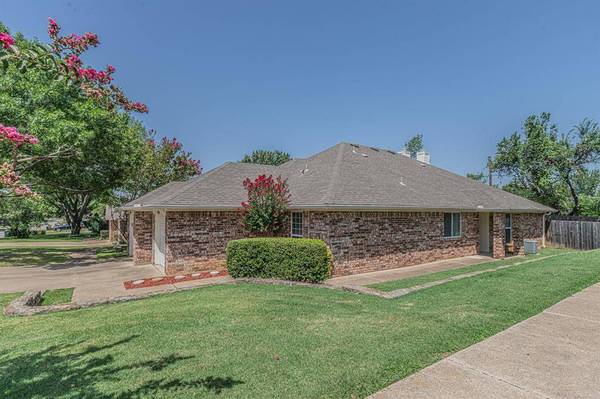 9265 Meandering Drive, North Richland Hills, TX 76182