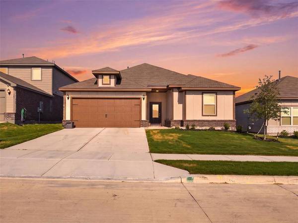 905 Cawthorne Trail, Fort Worth, TX 76108