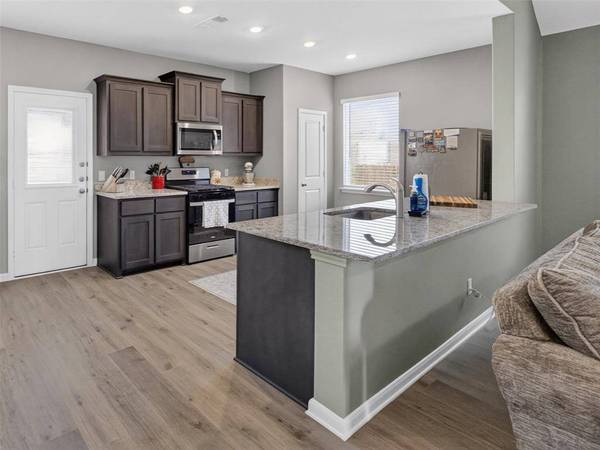 905 Cawthorne Trail, Fort Worth, TX 76108
