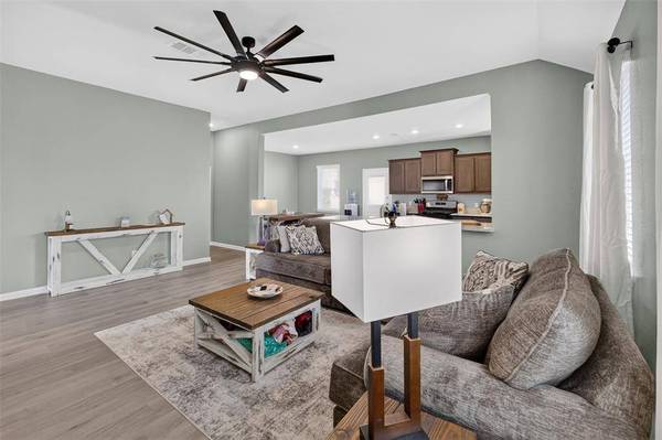 905 Cawthorne Trail, Fort Worth, TX 76108
