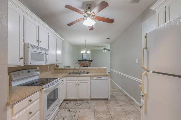 9269 & 9271 Meandering Drive, North Richland Hills, TX 76182