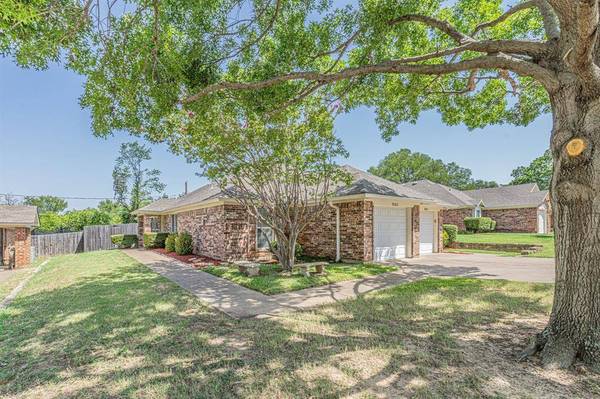 9265 & 9267 Meandering Drive, North Richland Hills, TX 76182