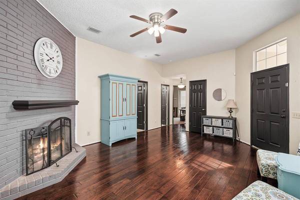 1322 Overlook Drive, Lewisville, TX 75067