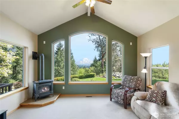 4675 Bush Mountain DR SW, Tumwater, WA 98512