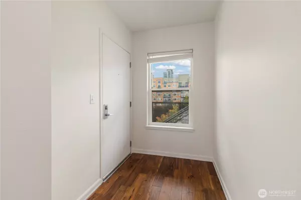 2400 Western AVE #807, Seattle, WA 98121