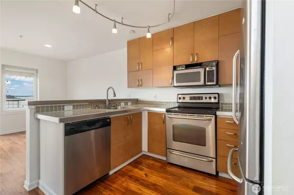 2400 Western AVE #807, Seattle, WA 98121