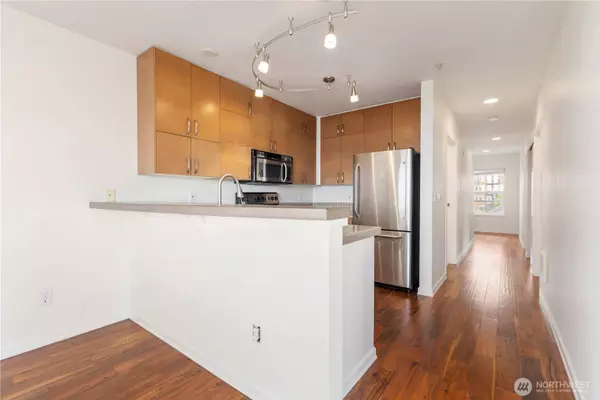 2400 Western AVE #807, Seattle, WA 98121