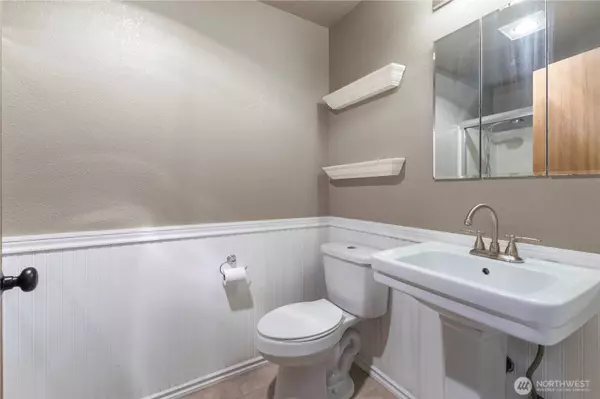 7511 Kittiwake DR SE, Olympia, WA 98513