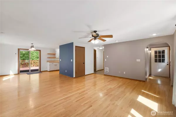 7511 Kittiwake DR SE, Olympia, WA 98513