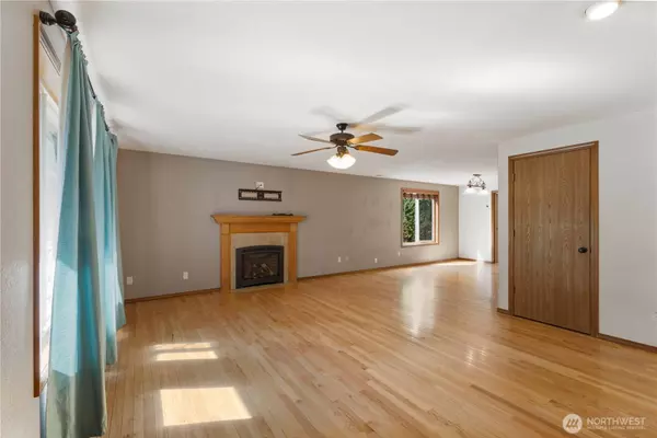 7511 Kittiwake DR SE, Olympia, WA 98513