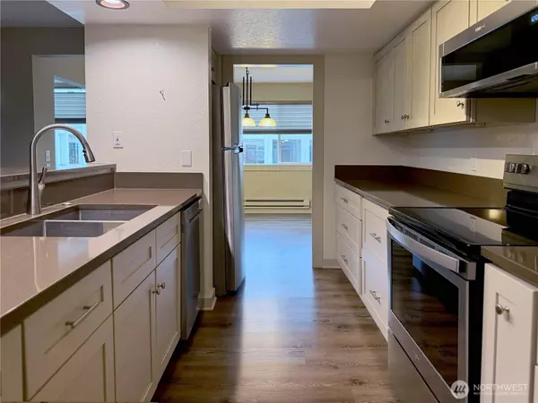 22215 6th AVE S #106, Des Moines, WA 98198