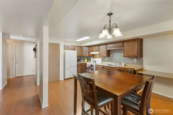 3939 10th ST SE #D6, Puyallup, WA 98374