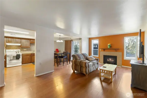 3939 10th ST SE #D6, Puyallup, WA 98374