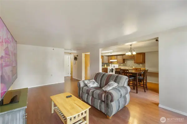 3939 10th ST SE #D6, Puyallup, WA 98374