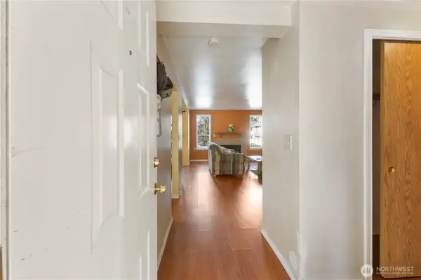 3939 10th ST SE #D6, Puyallup, WA 98374