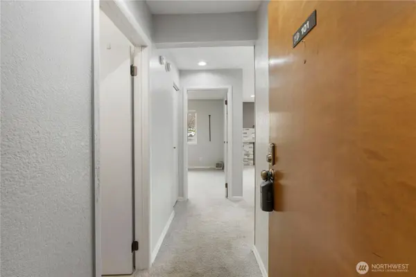 21925 7th AVE S #101, Des Moines, WA 98198