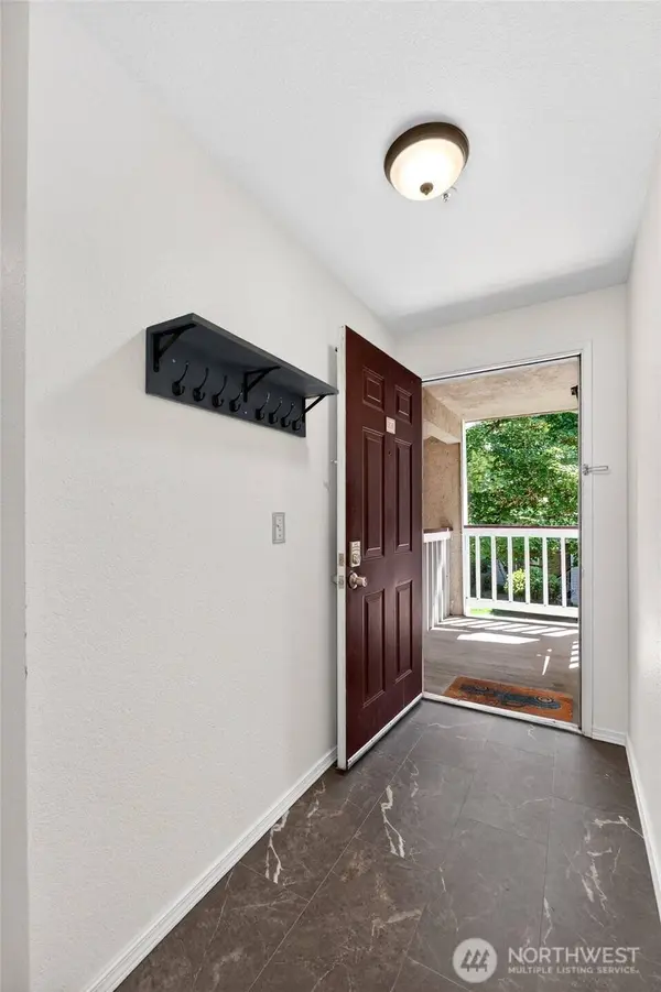 19230 Forest Park DR NE #A201, Lake Forest Park, WA 98155