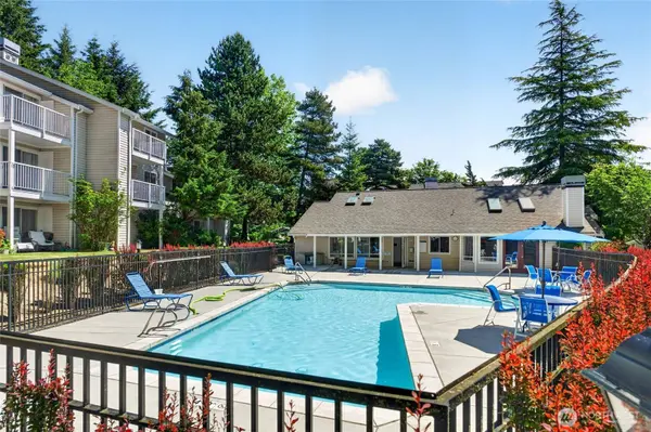 19230 Forest Park DR NE #A201, Lake Forest Park, WA 98155